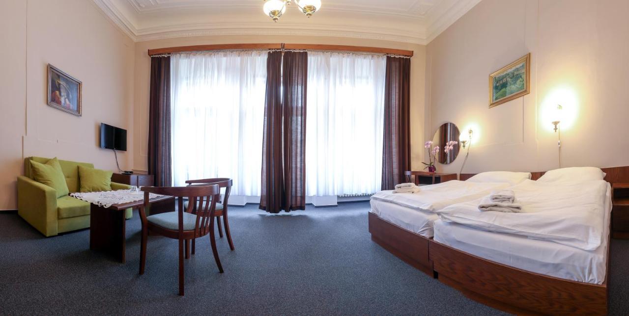 Hotel Slovan Пльзень Экстерьер фото