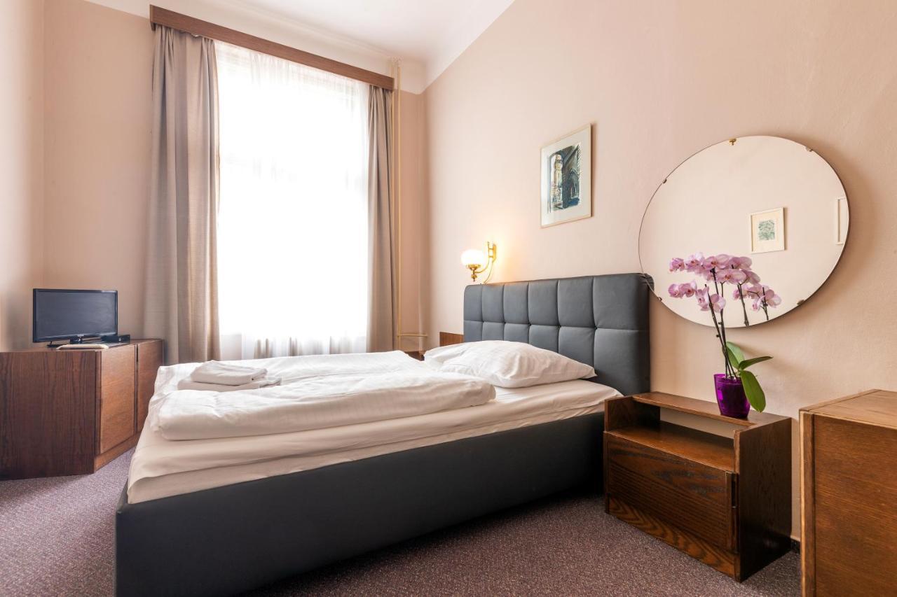 Hotel Slovan Пльзень Экстерьер фото