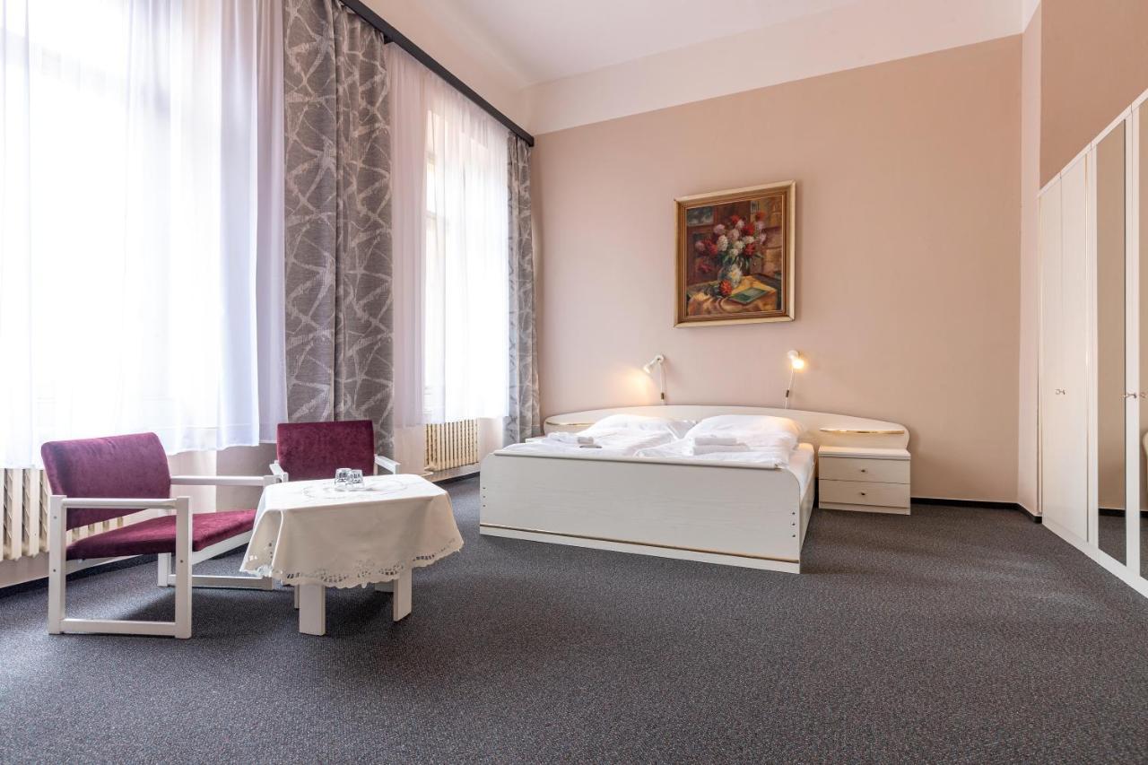 Hotel Slovan Пльзень Экстерьер фото