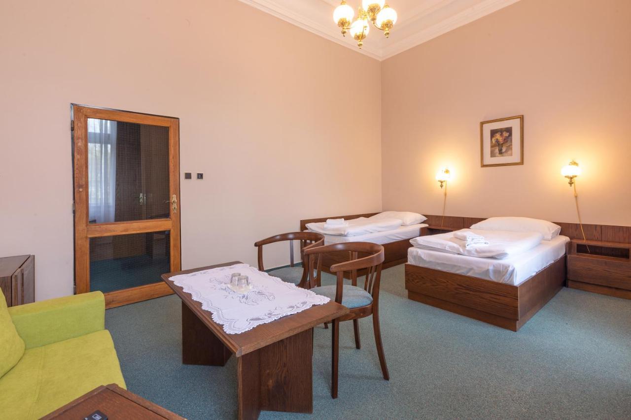 Hotel Slovan Пльзень Экстерьер фото