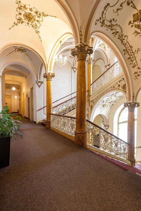 Hotel Slovan Пльзень Экстерьер фото