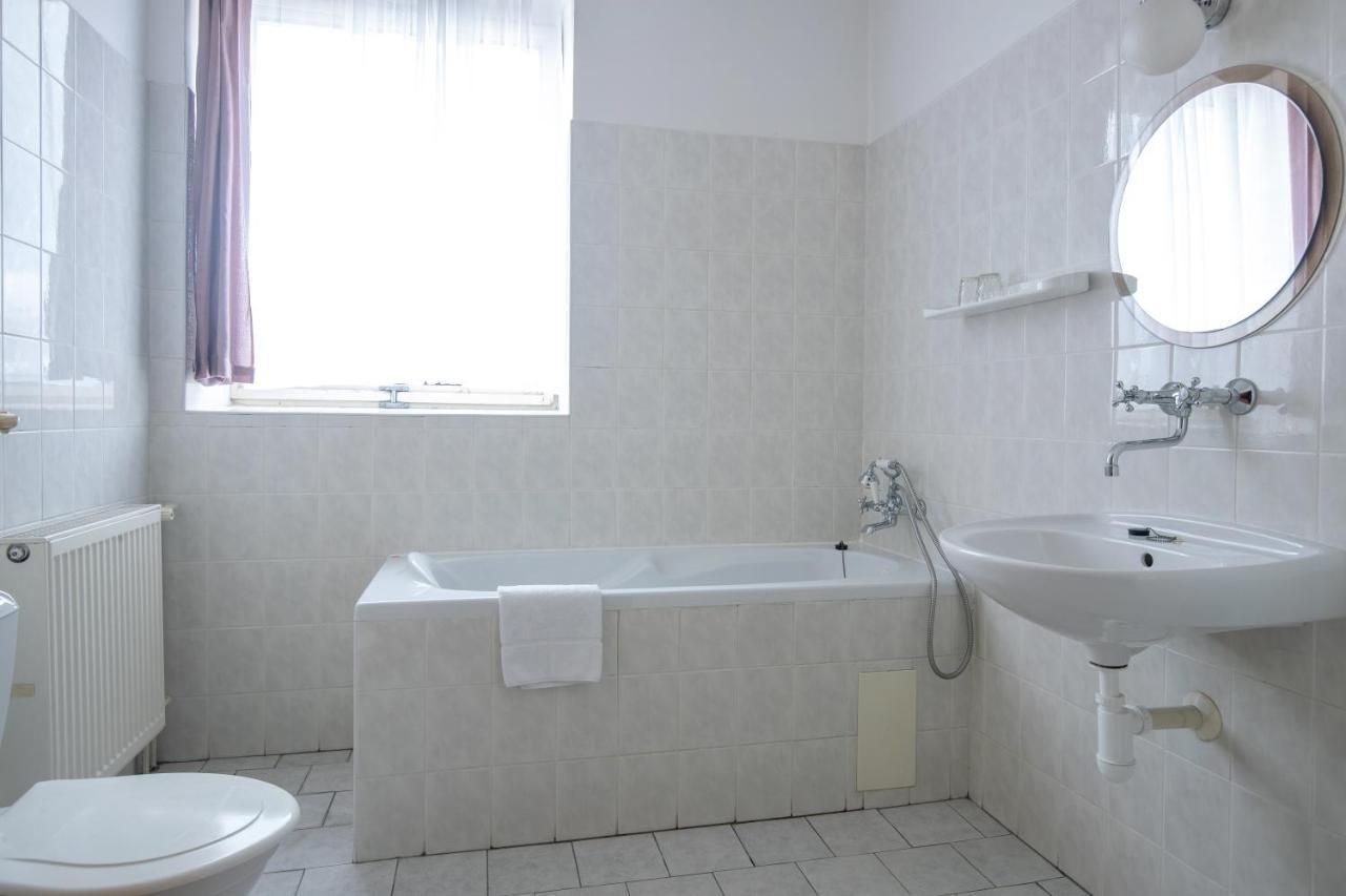 Hotel Slovan Пльзень Экстерьер фото