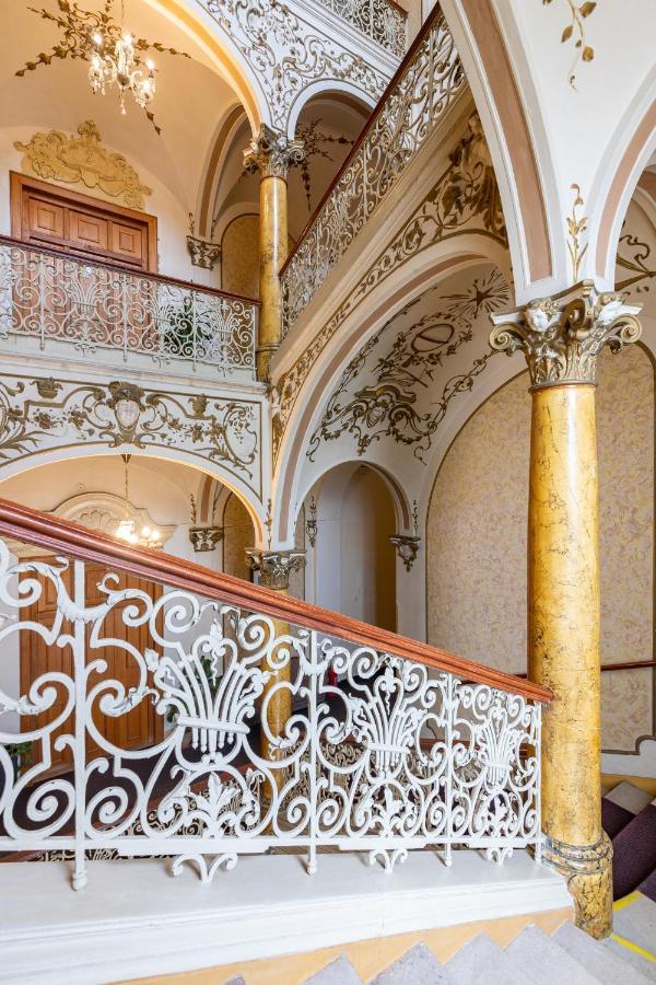 Hotel Slovan Пльзень Экстерьер фото