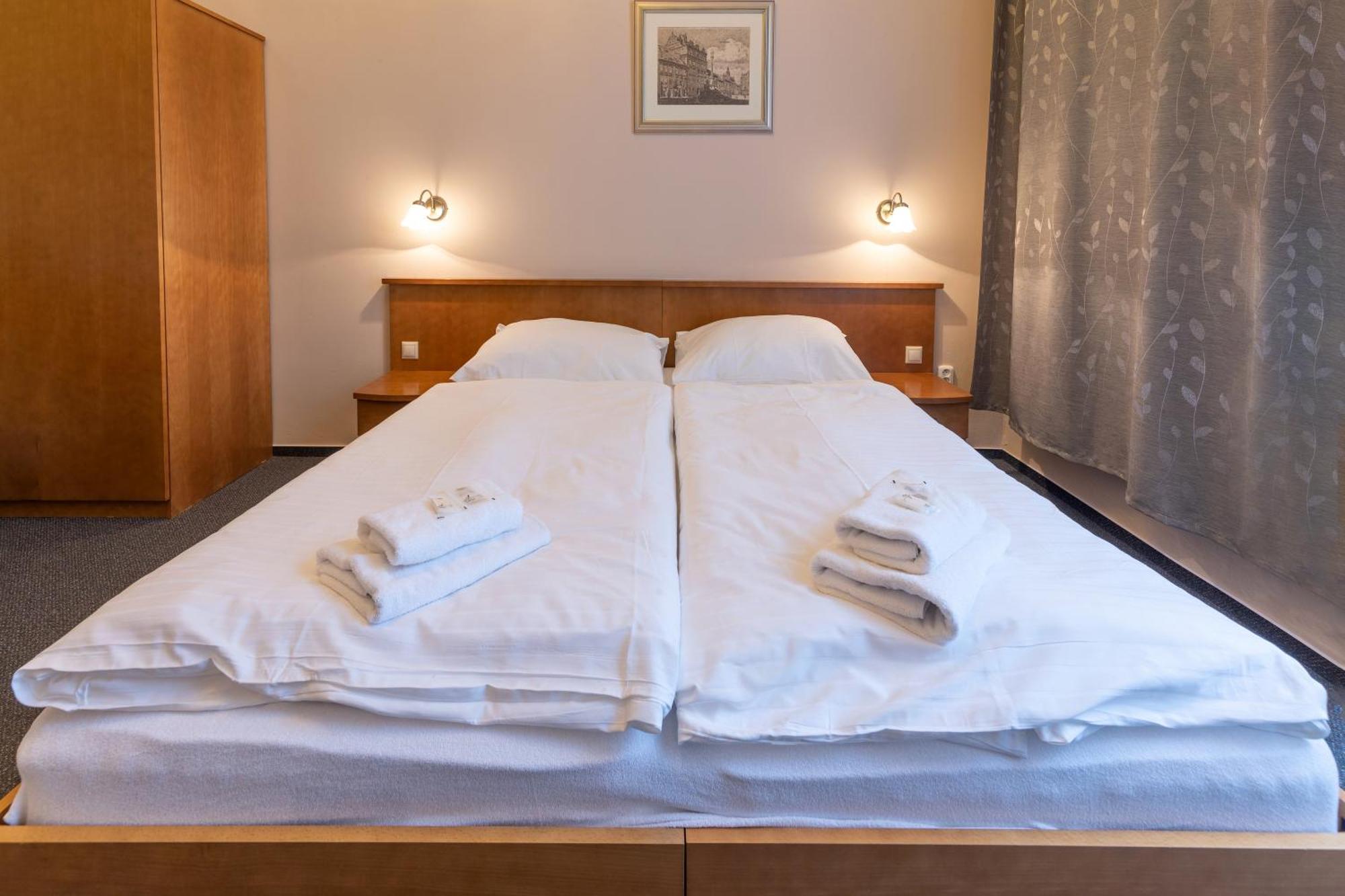 Hotel Slovan Пльзень Экстерьер фото